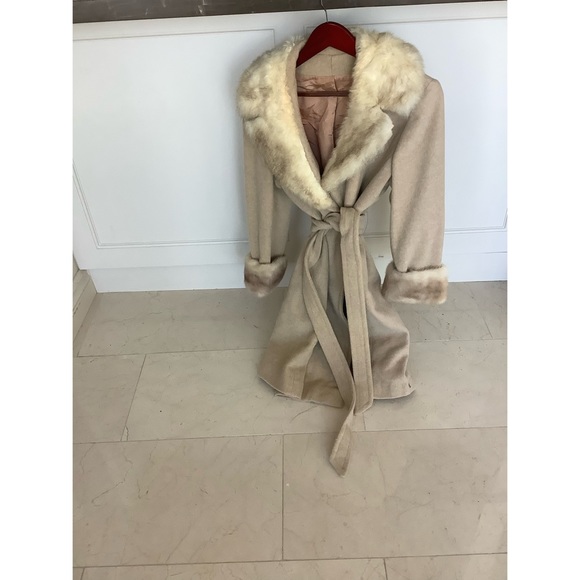 ❤️SOLD❤️ 100% Wool Real Fur Max Mara Style Coat in Beige/Camel. - Picture 3 of 6